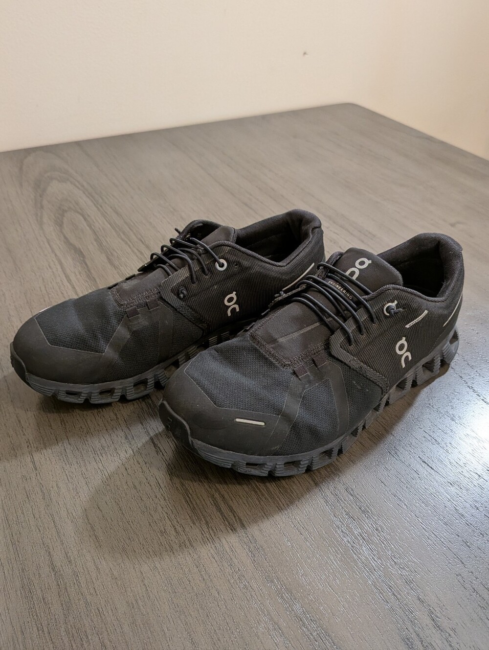 On Men's Cloud 6 Waterproof Shoes size 8.5